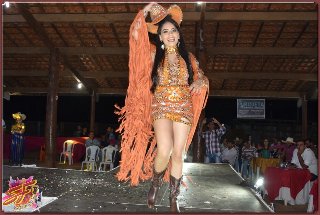 DESFILE DA RAINHA DA EXPOVALE 2019